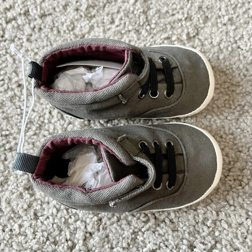 Old Navy Infant Boys Soft Sole High Top Sneakers Grey Size 18-24 Months NEW